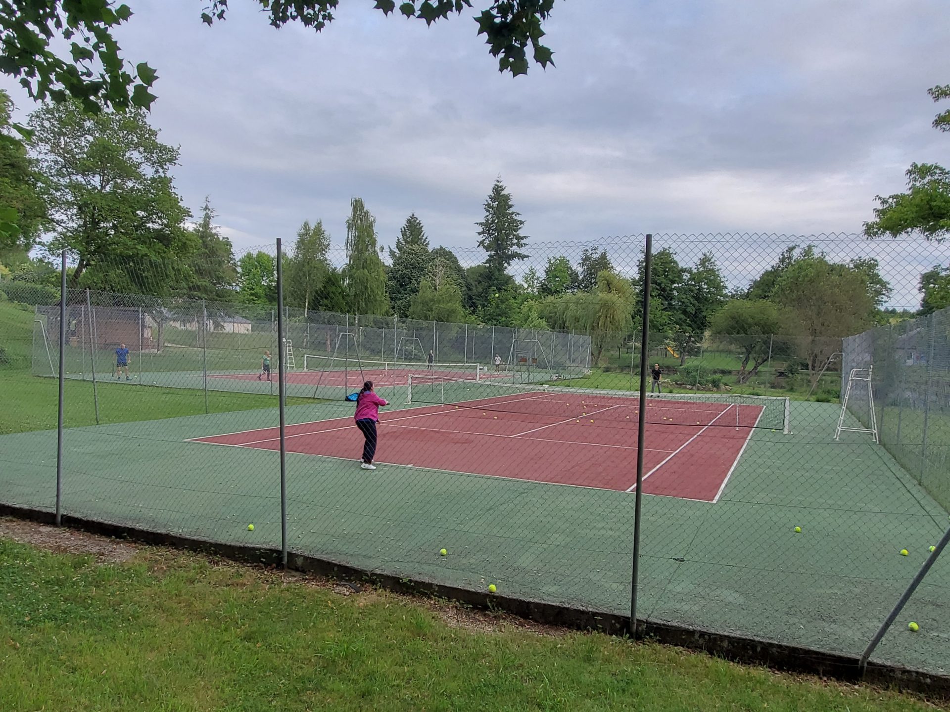 Lire la suite à propos de l’article Peinture des courts de tennis