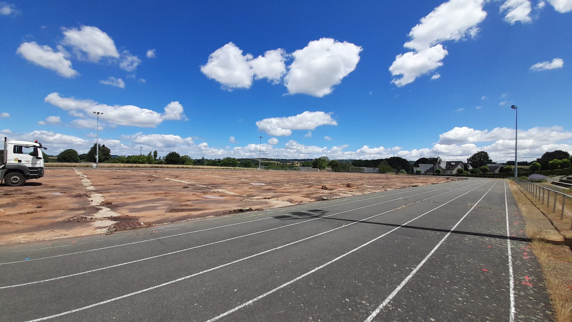 Lire la suite à propos de l’article Le stade intercommunal passe au tout temps !